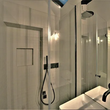 Le Nuage - Design A Triangle D'or *