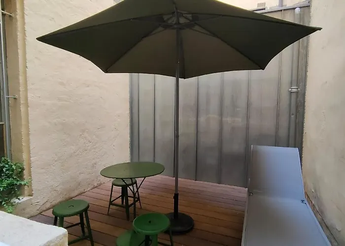 Le Nuage - Design A Triangle D'or